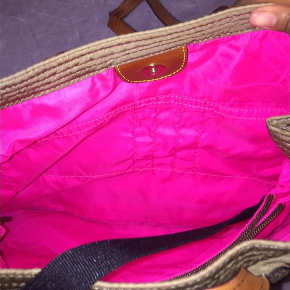 A green Dooney & Bourke purse - Picture 2 of 5